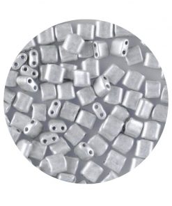 Karo Two-hole mat grå glasperle fra Preciosa kvadratisk og flad